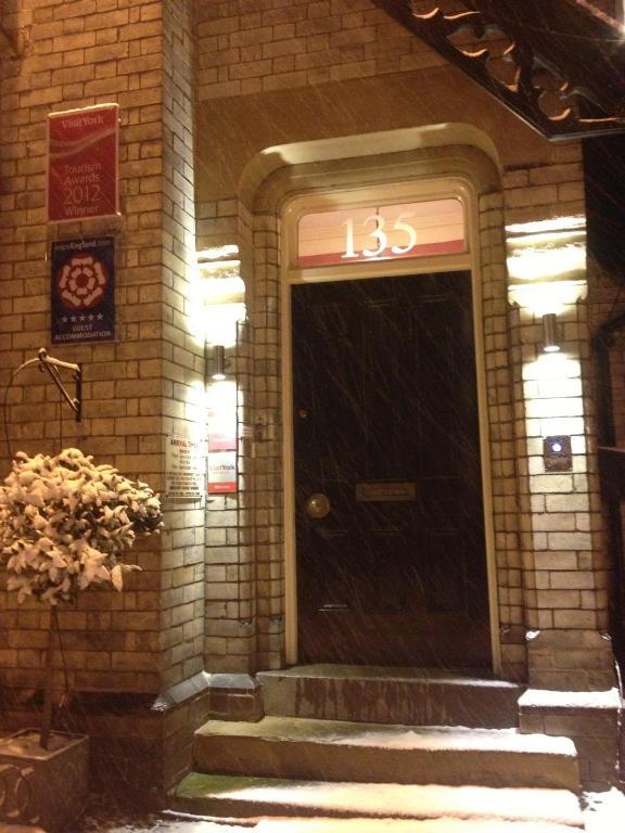 Bishops Guest Accommodation York Exteriör bild